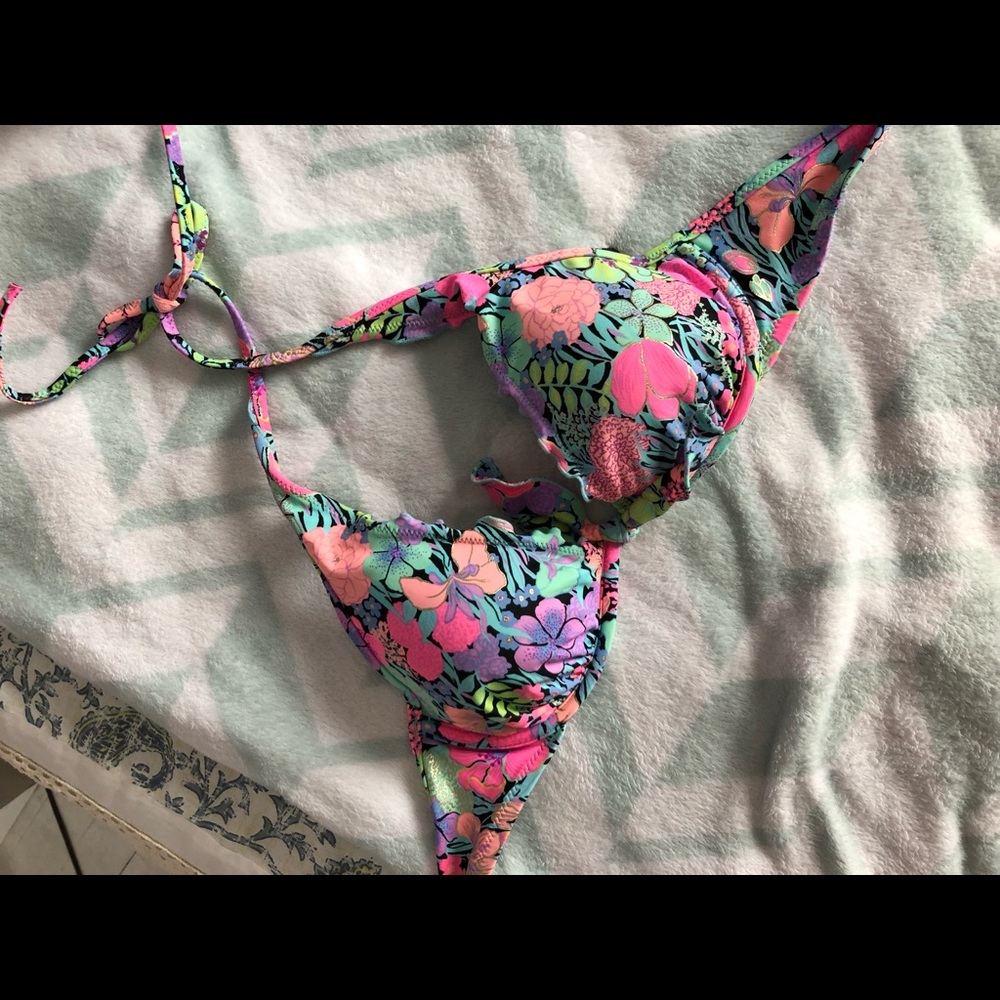 VS halter top